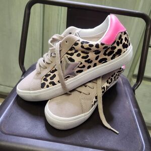 Vintage Havana Leopard Print Sneakers with Pink Accents